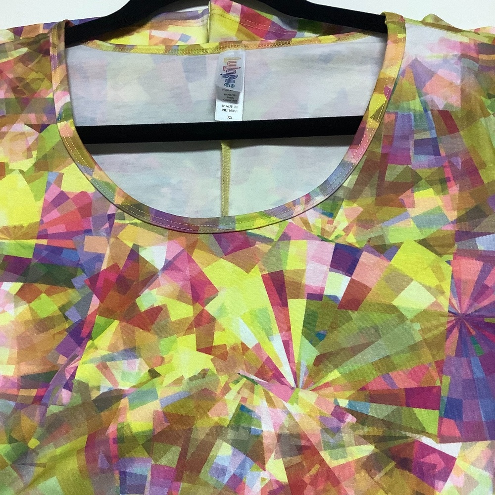 New with tags Lularoe xs perfect tee shirt